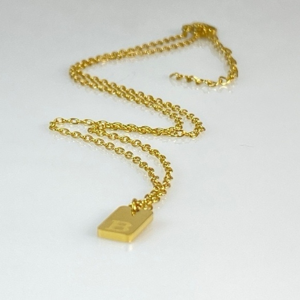 Chic Gold Letter B Pendant Necklace - Picture 2 of 7